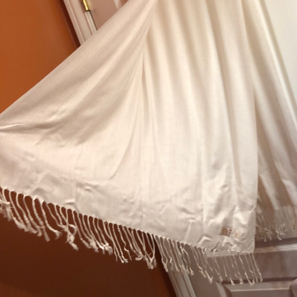 Ivory pashmina - Picture 3 of 3